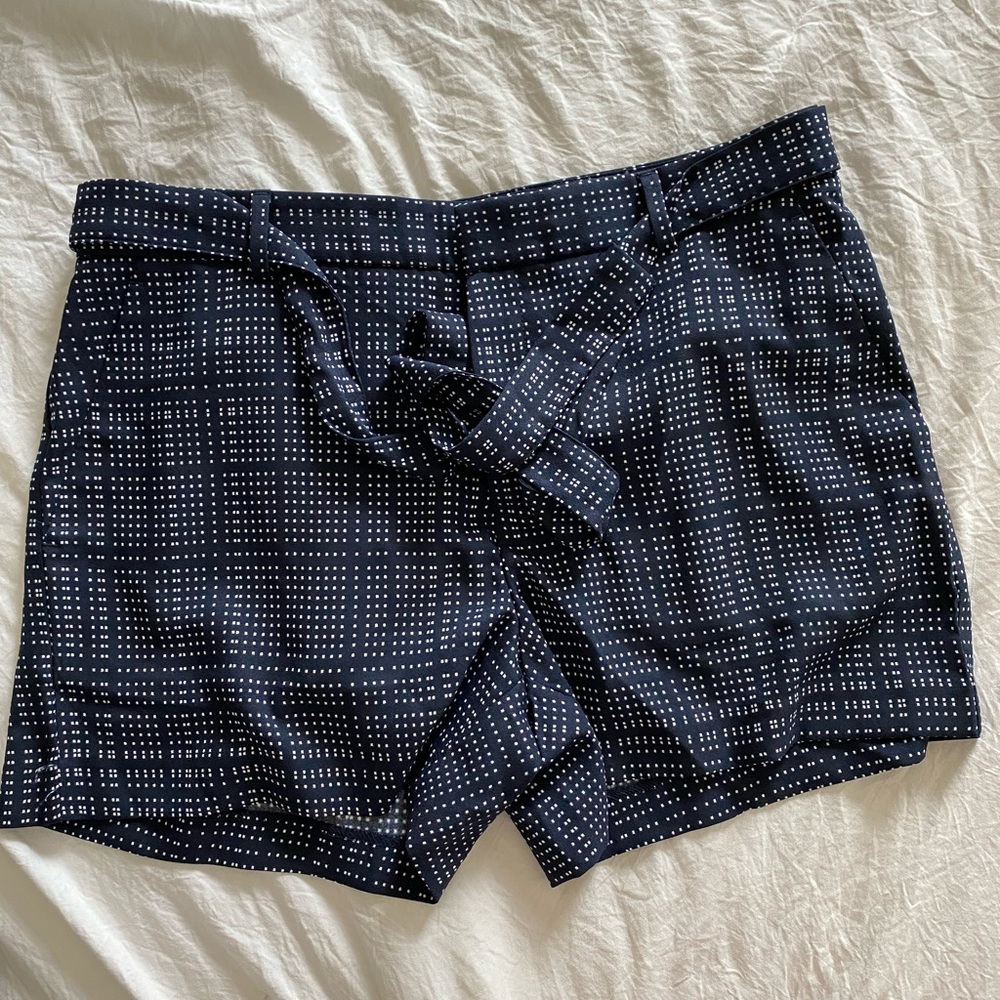 NWT Banana Republic 4” belted shorts! Nice pattern and super cute for a vacation